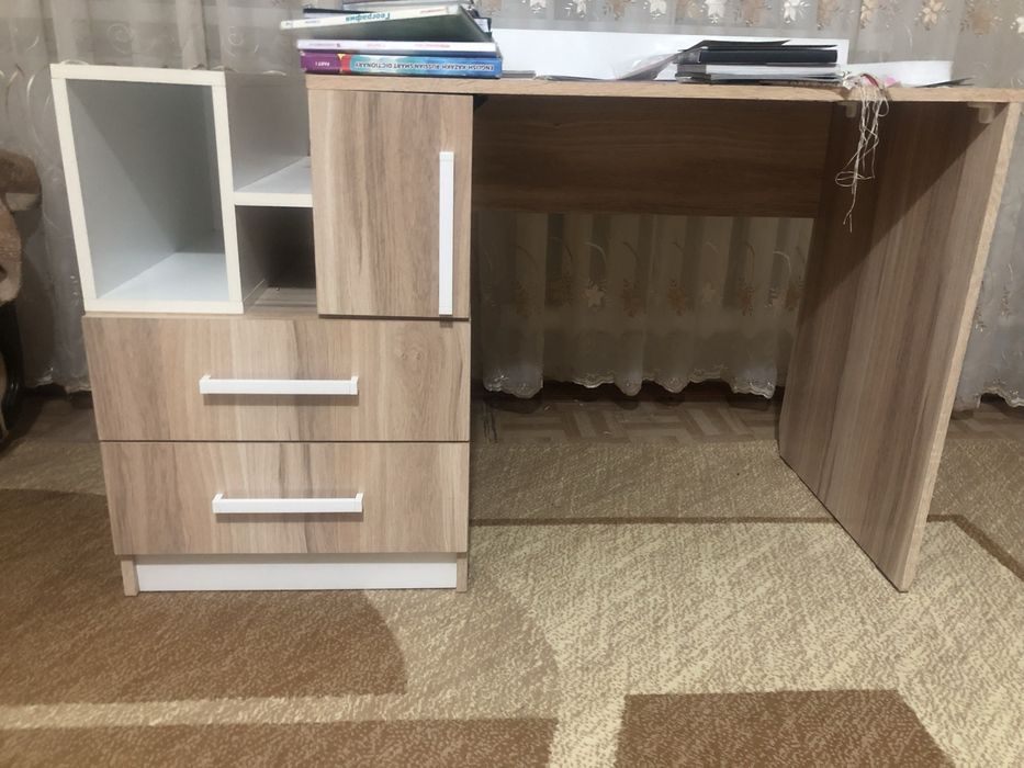 Отдам учебный стол