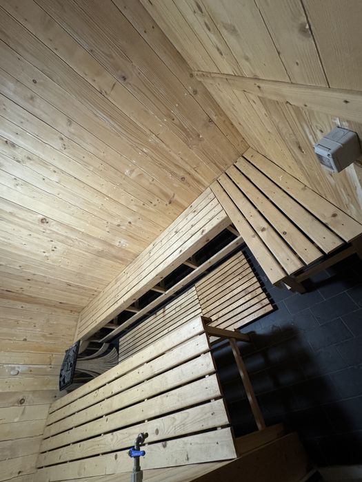 DISPONIBIL DE REVELION cabana pe malul lacului Budeasa