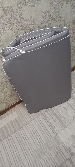 Продам матрас чистый из губки.