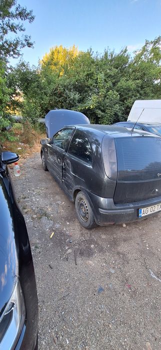 Opel corsa avariat