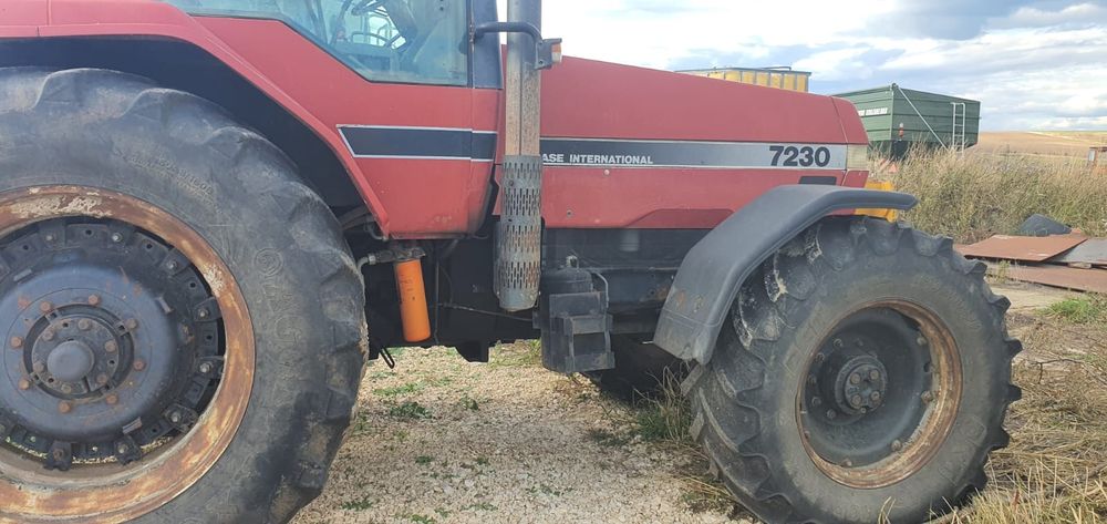 Tractor CASE 7230 și combina Clasa dominator serie maxi 108 SL