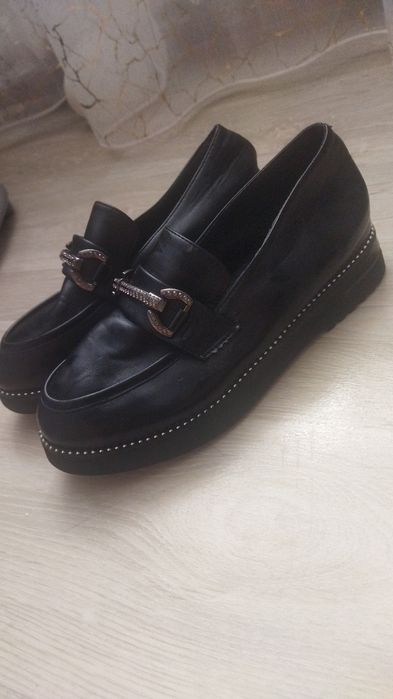 Продам туфли новые