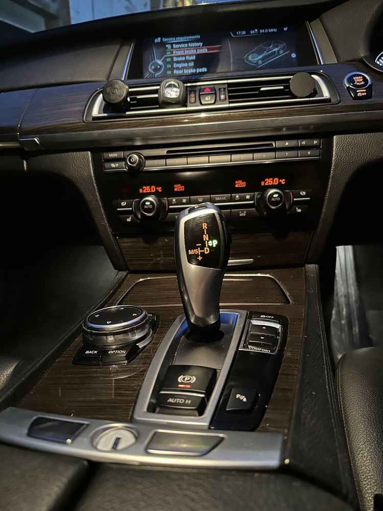Vand bmw seria 7 LD masina este in stare foarte buna