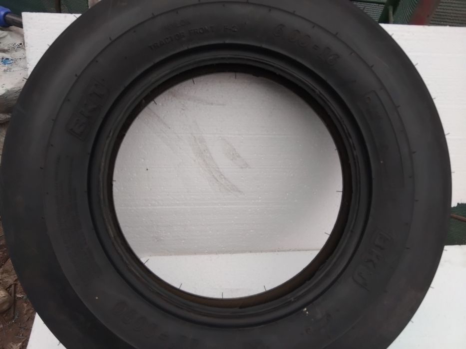 Anvelope tractor direcție  sau utilaj.