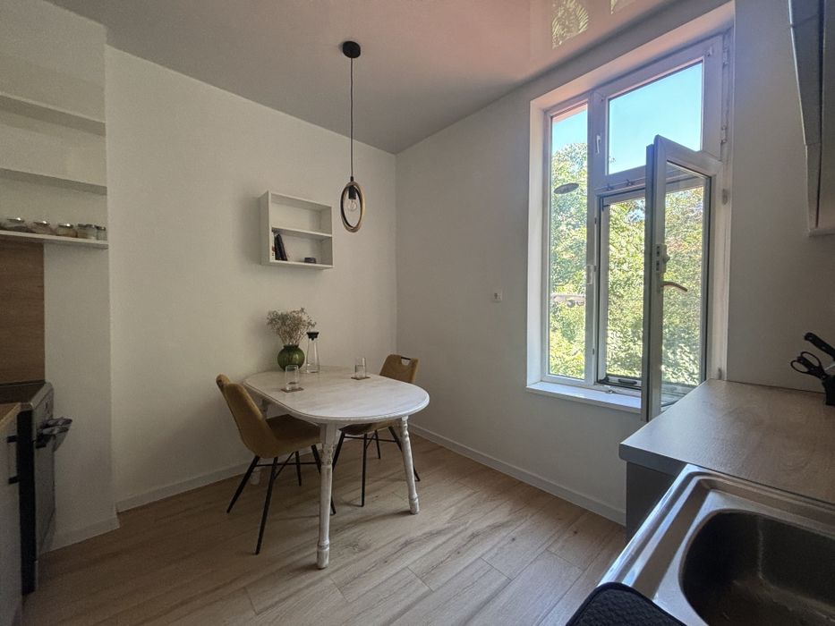 Продава се Тристаен апартамент в София, Докторски паметник - 101 кв.м за 4159 €/кв.м - Снимка #3