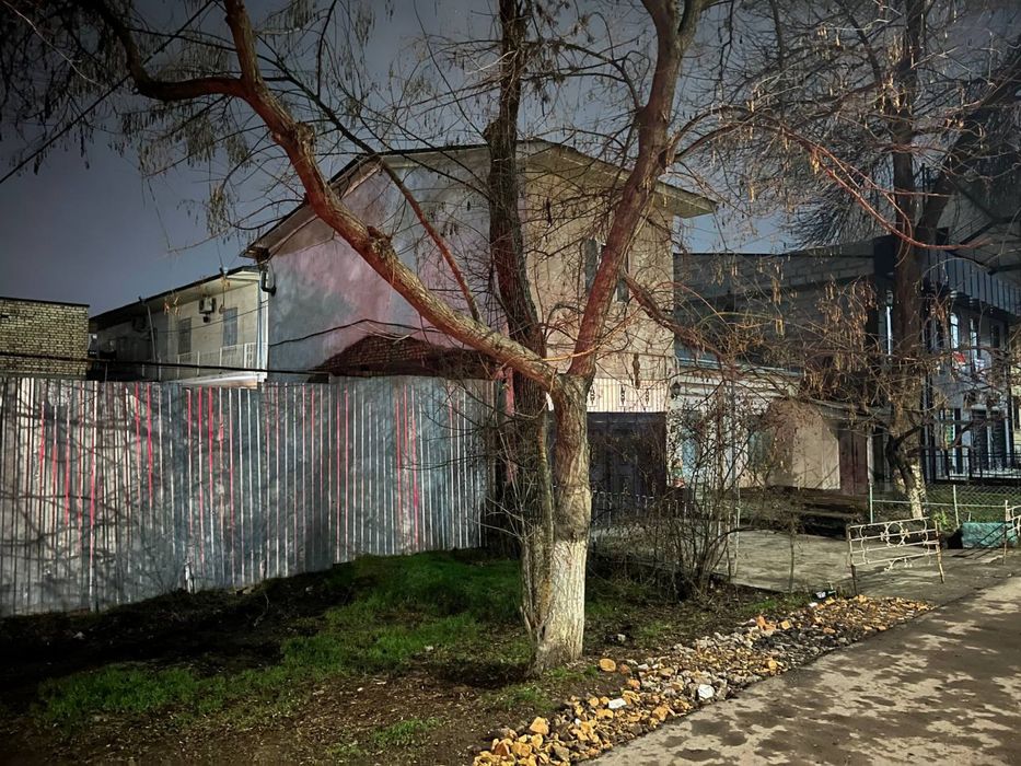 Продаётся дом участок на большую семью или под офис цена за сотку