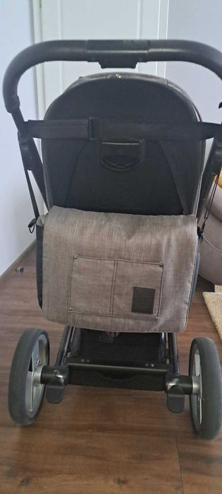 Бебешка количка със зимен и летен кош.