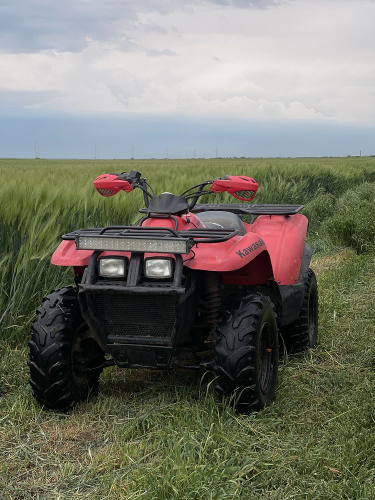 Vând ATV Kawasaki KVF 400D