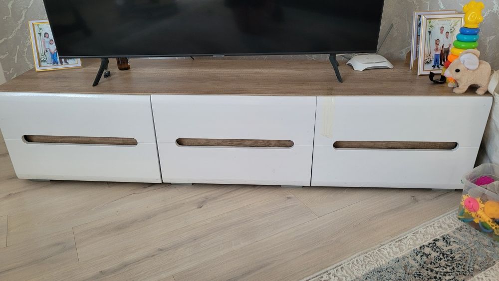 Продам тумбу под телевизор