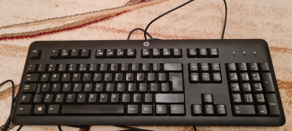 Tastaturi noi și în stare buna