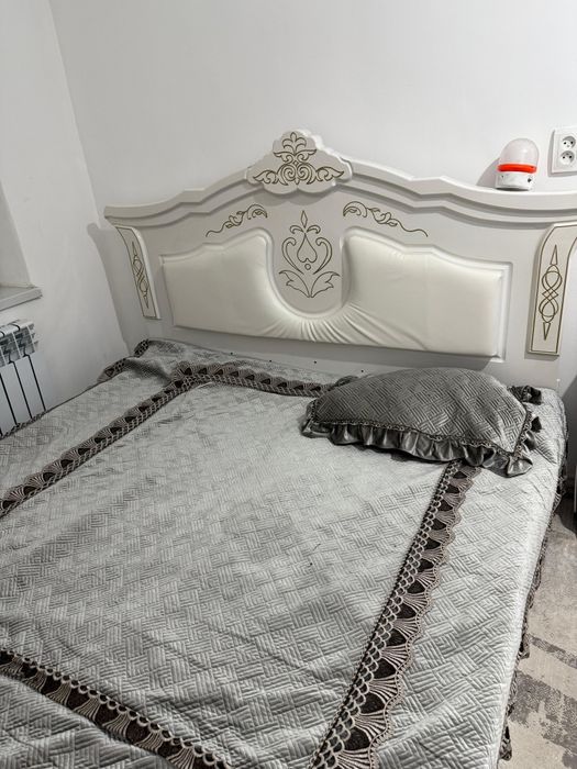 Спальный кровать