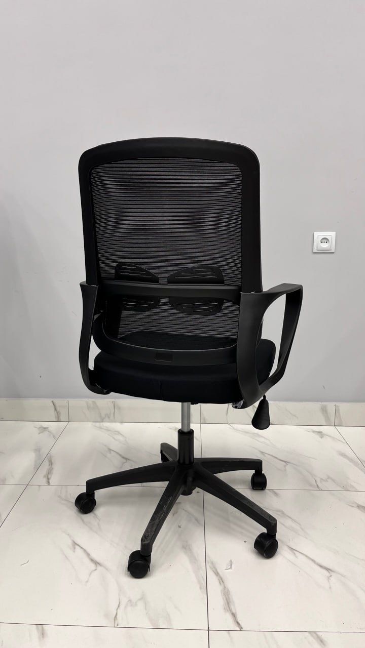 Офисное сетчное кресло модель hn black clurck