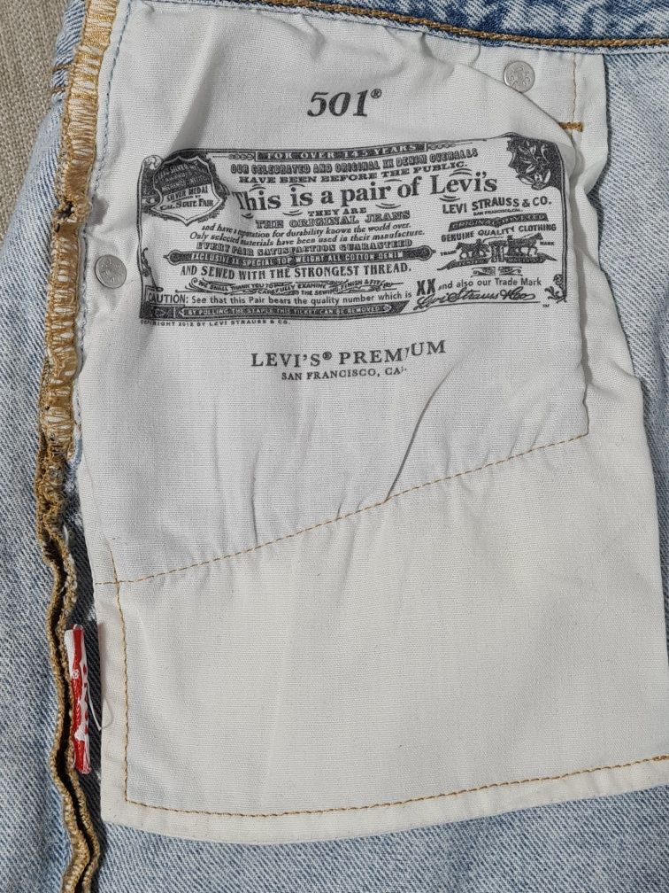 Vând blugi Levi's jeans albastru deschis