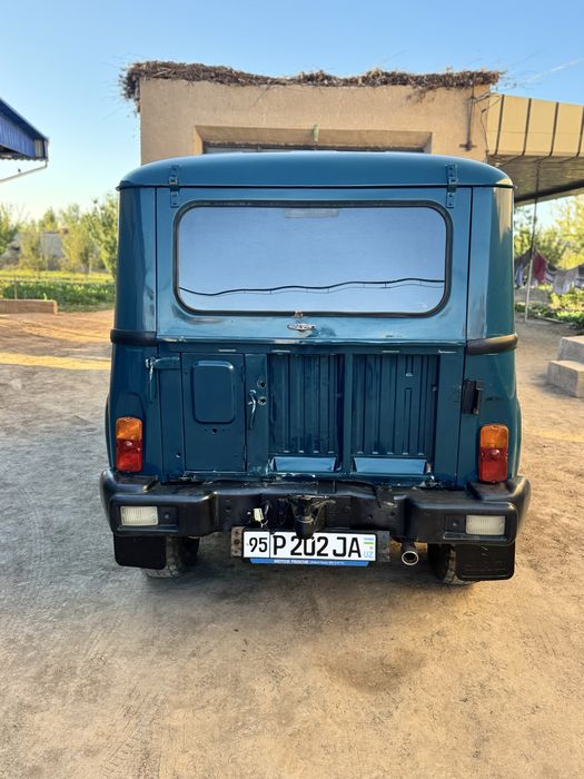 Автомобил УАЗ 2000