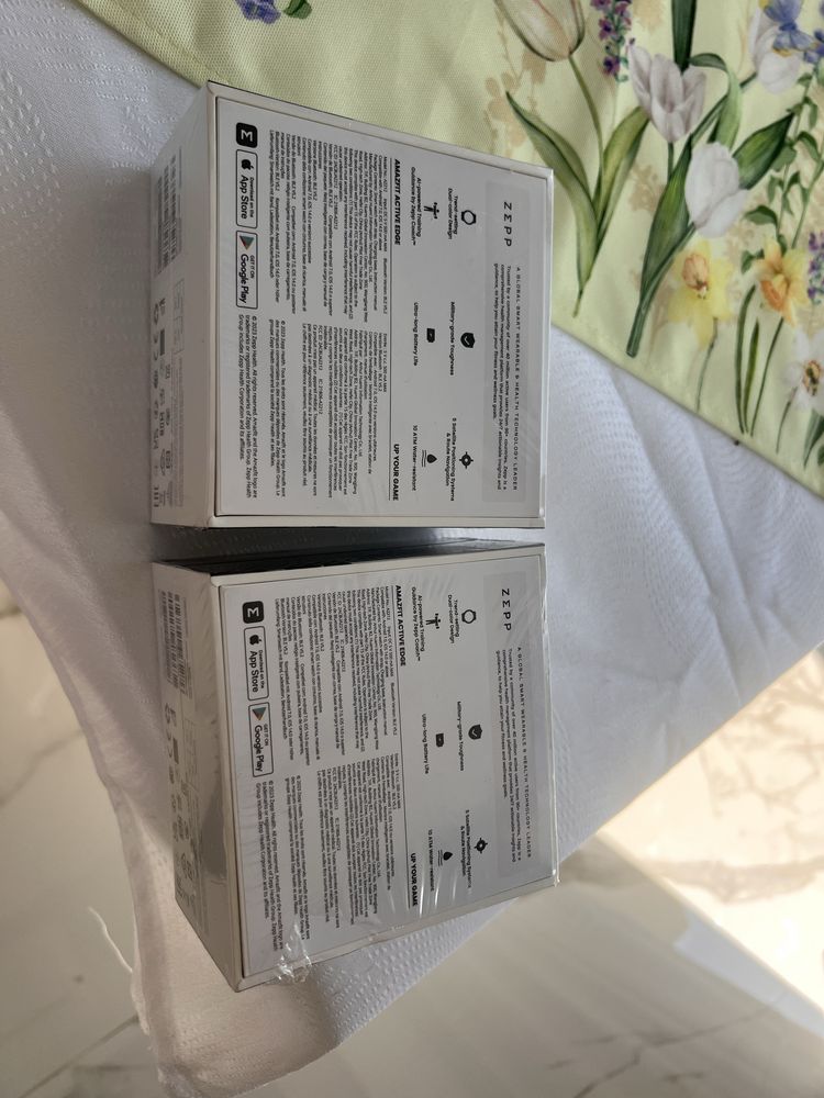 Продавам 2 чисто нови часовника Amazfit Active Edge