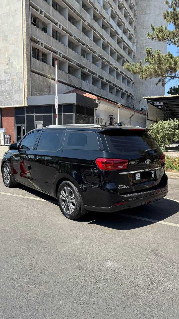 Kia Carnival Grand 8 seats 2020 yil