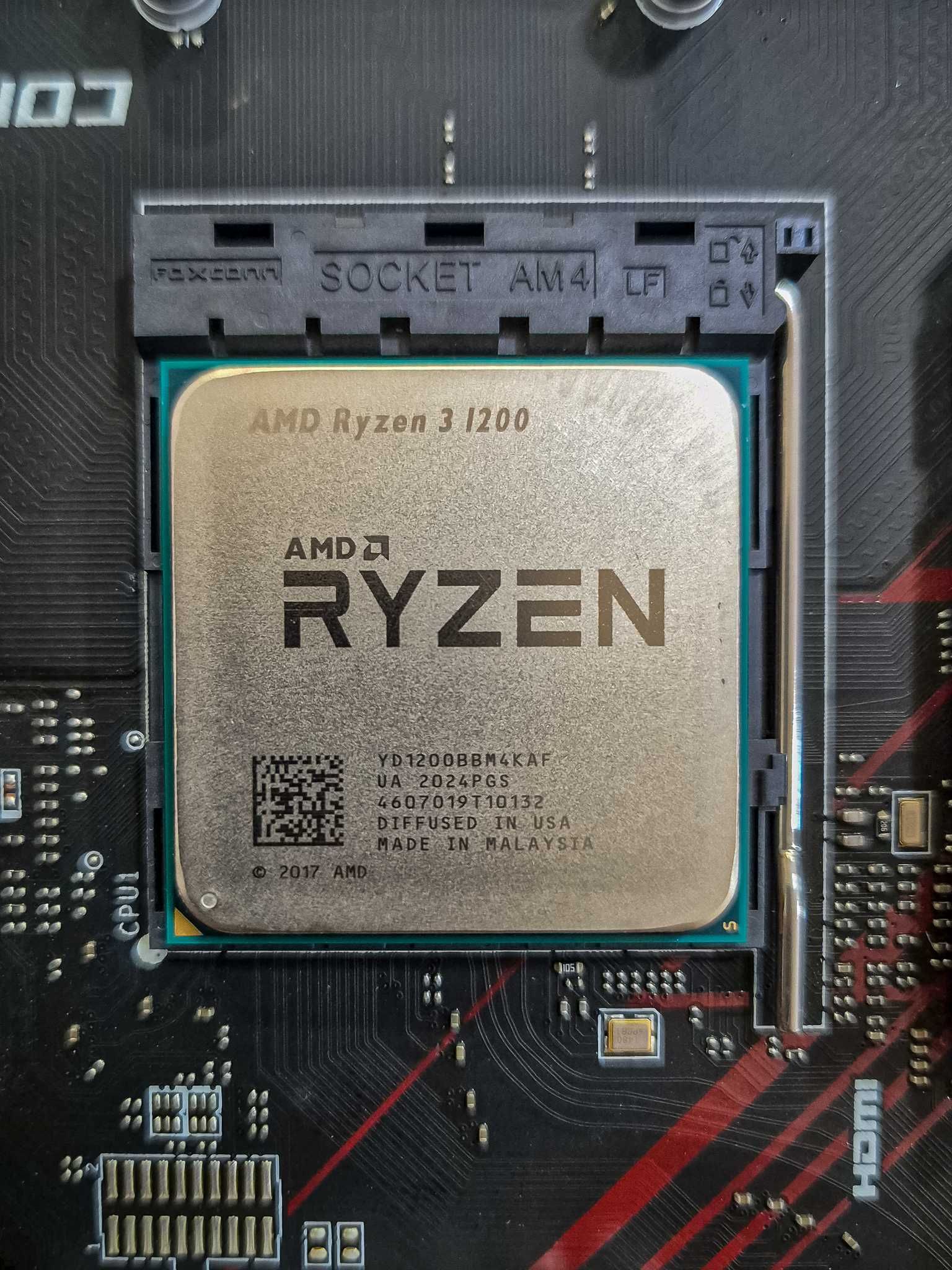 Дъно MSI B450, процесор Ryzen 3 1200, 8 GB RAM DDR4, NVMe SSD 120 GB