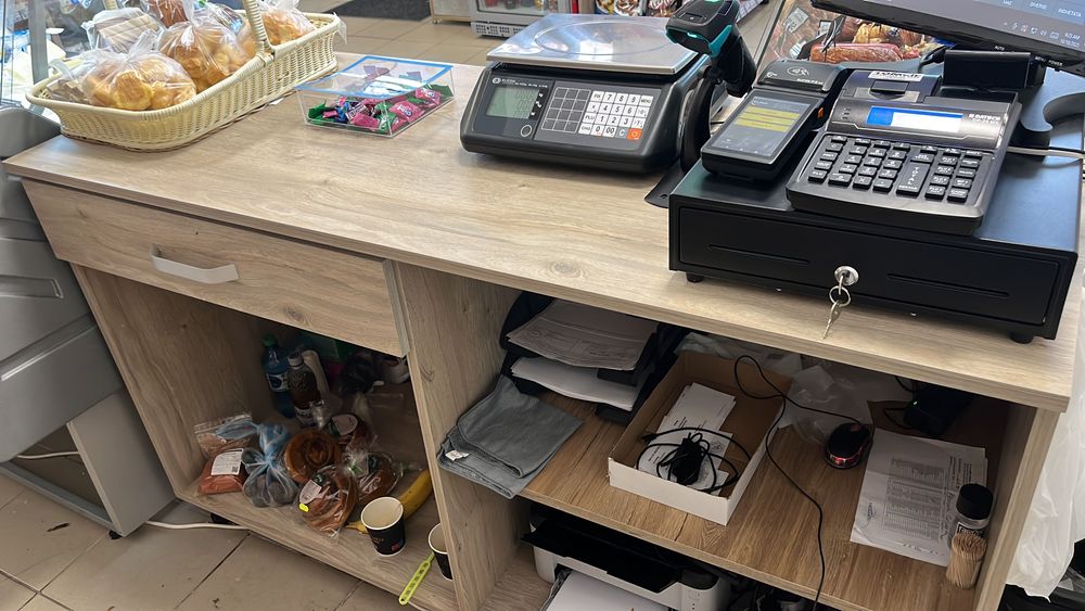 Vitrine mezeluri ,feliator,tejghea,rafturi