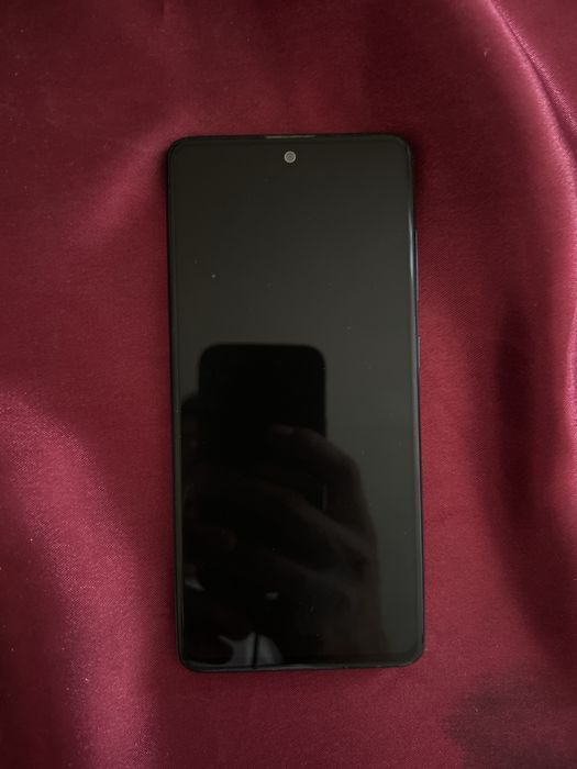 Самсунг А51 идеалном состаяние каробка все есть