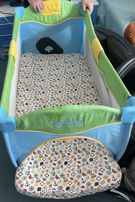 Сгъваема бебешка кошара с матраче