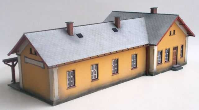 Macheta gara scara TT, trenulet electric, diorama