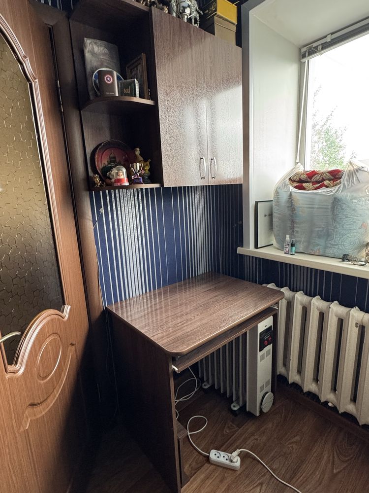 Компьюереный стол со шкафчиком