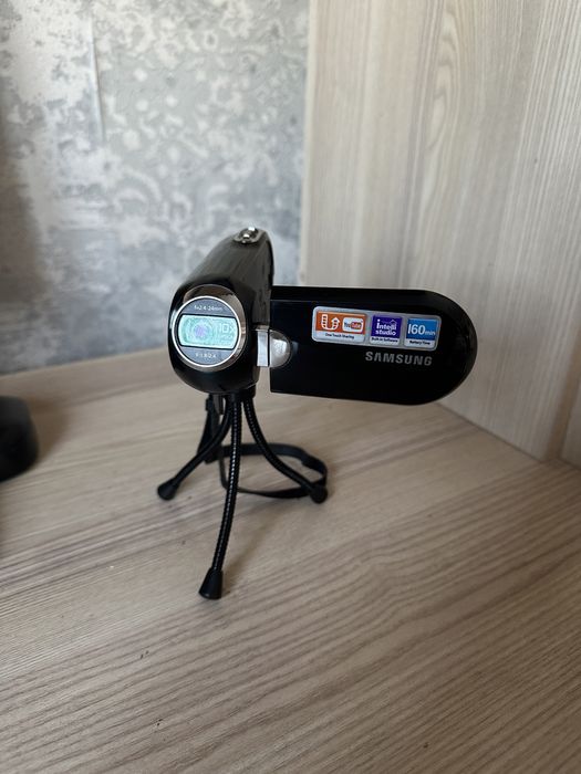 Продам видеокамеру Samsung