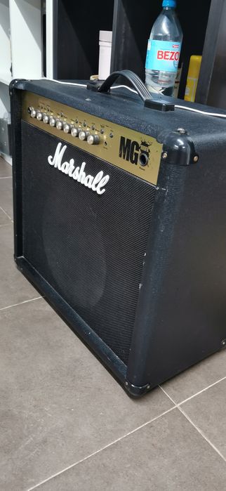 Statie chitara Marshall mg100fx