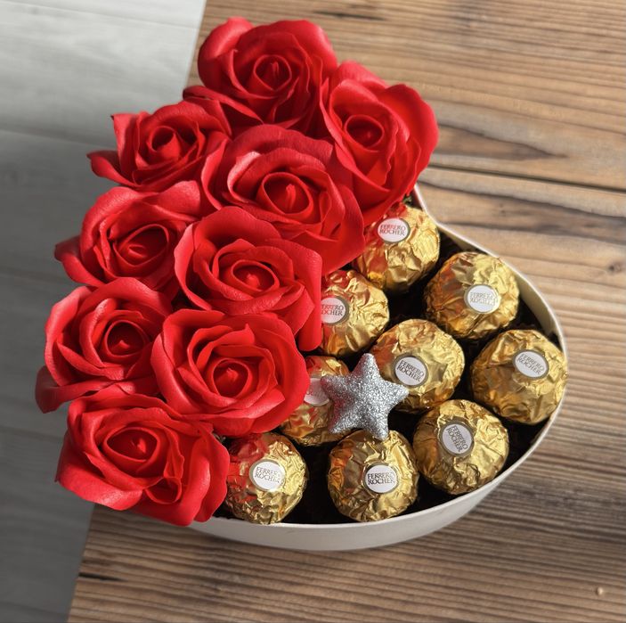 Cutie cadou trandafiri