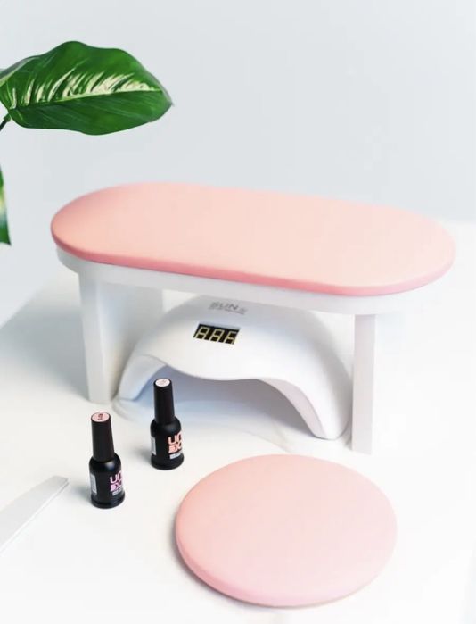 Набор для маникюра- поставка для руки клинента и подлокотник.