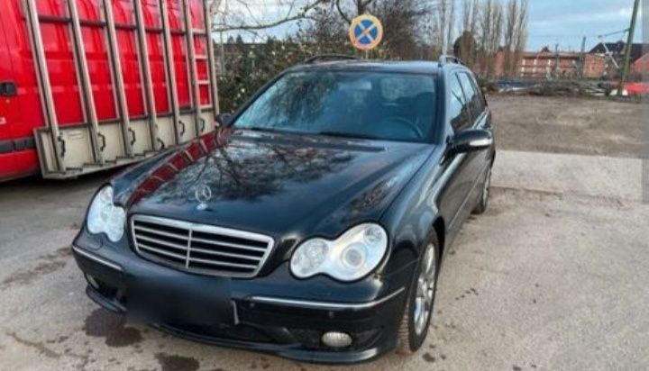 Dezmembrez Mercedes C270 CDI  C180 2.2cdi C180 2.0i kompresor  an 2004