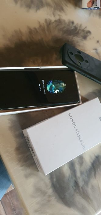 Vând telefon honor magic6 lite
