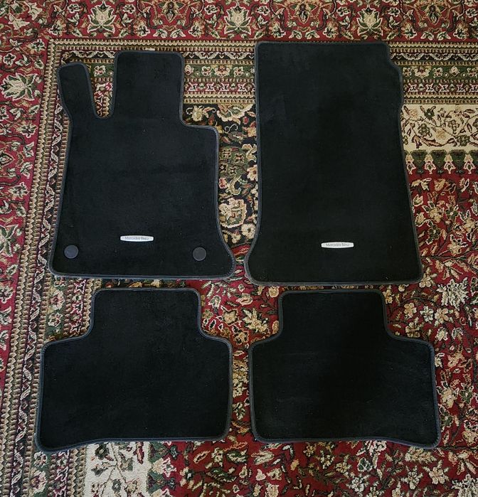 Коврик полик оригинал сотилади срочни  мерседес бенс холати енгидек