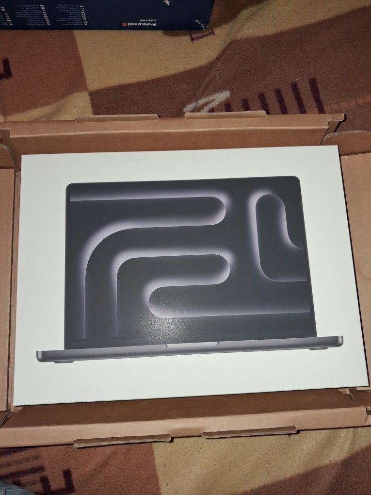 Apple MacBook 14 pro 1TV