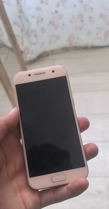 Самсунг А3 и Самсунг 2025 года. все работает. Идеал. Читайте