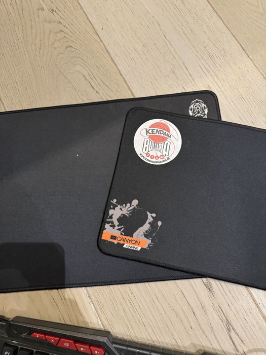 Клавиатура с 3 мишки и 2  mouse pad