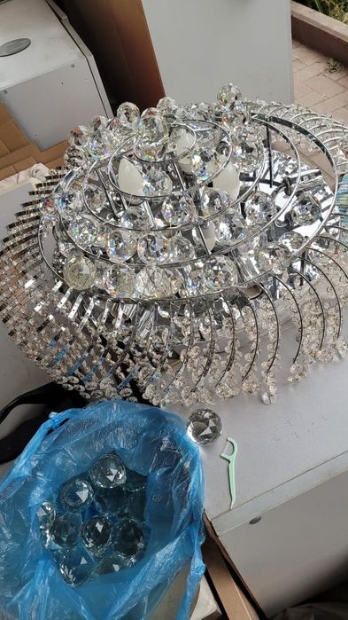 Продам люстры недорого