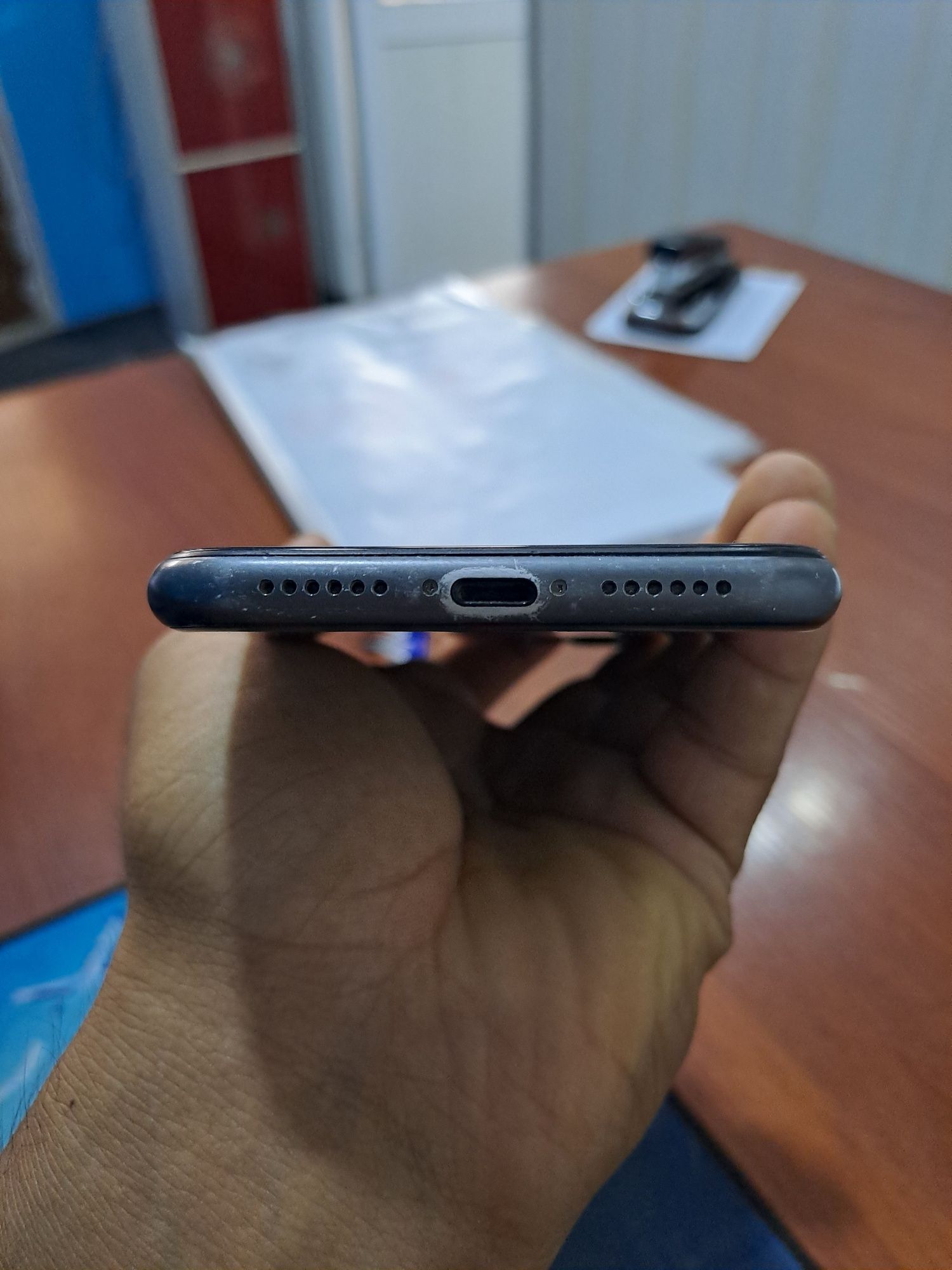 Iphone 11 sotiladi