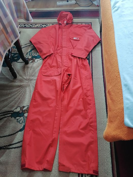 OFERTA : Salopetă impermeabila (mărimea 50-52)