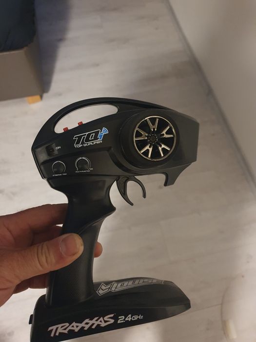 Рц Траксас Макс  1/10