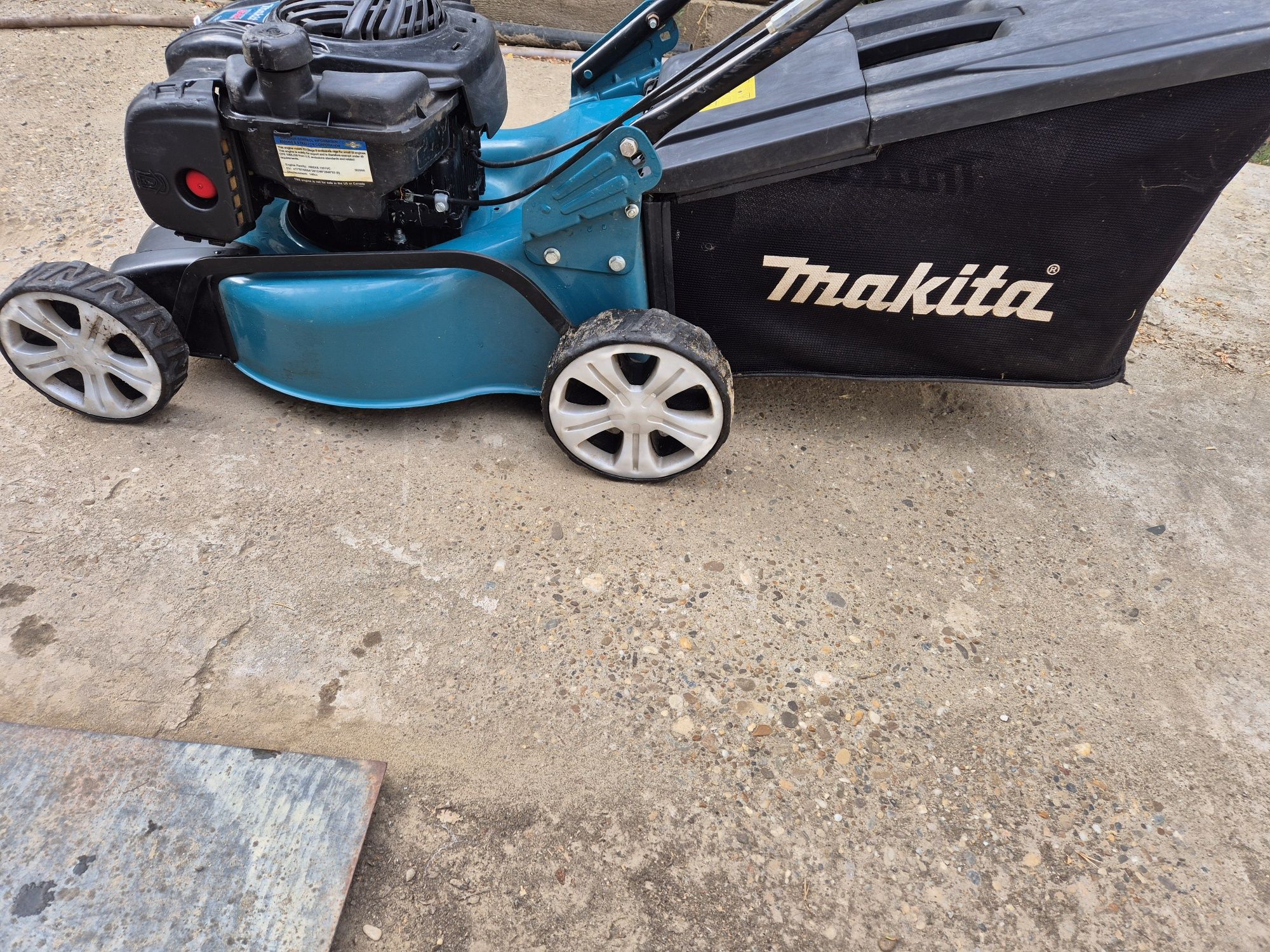 Mssina de tuns iarba Makita