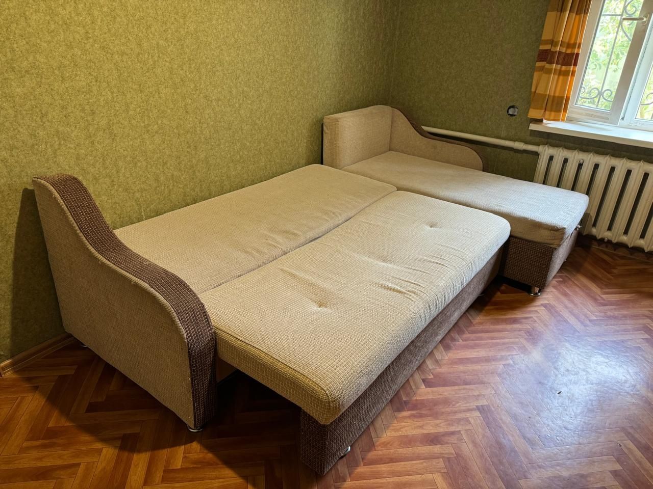 Продам диван угловой.