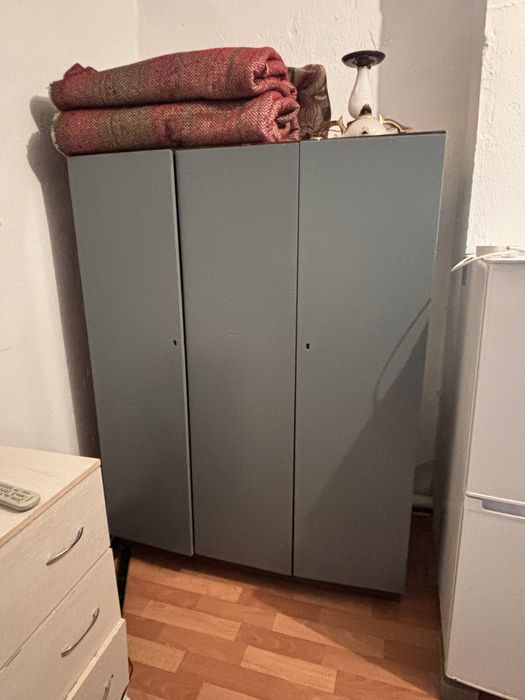 Отдам даром на дачу шкаф