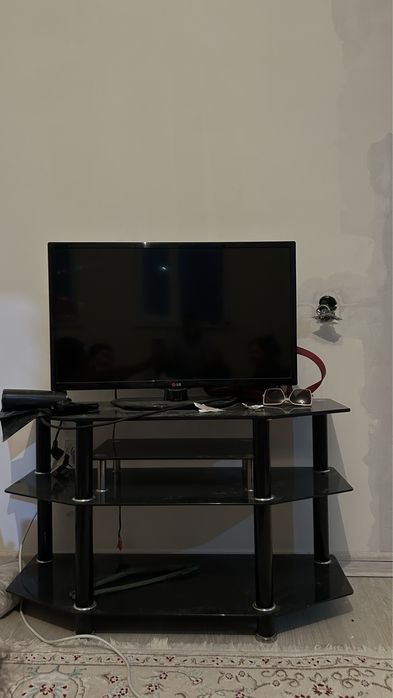 Телевизор LG с подставкой