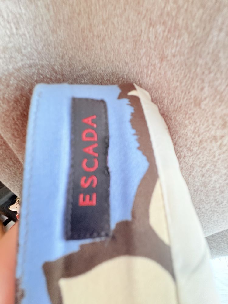 Fusta Escada si camasa matase