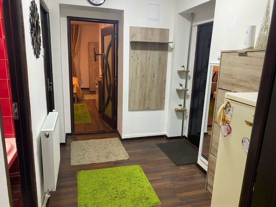Ofer spre închiriere apartament în Petrila