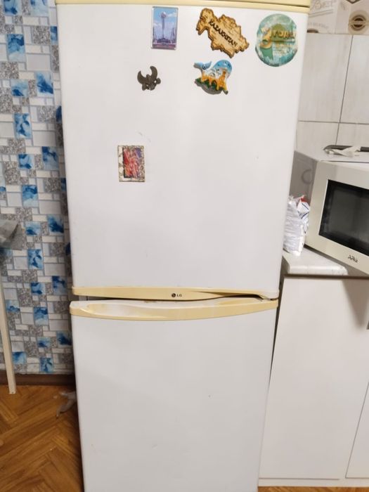 Продам Холодильник LG