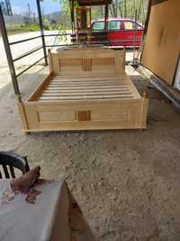 Vând pat din lemn masiv