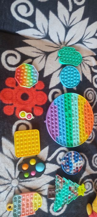 Vand 10 popit-uri jucarii anti stres