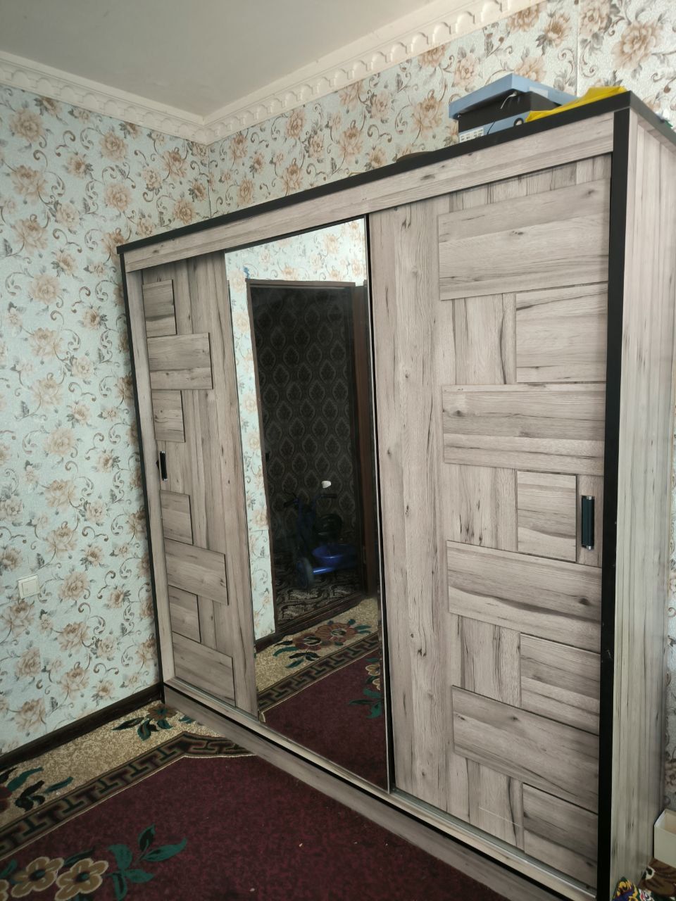 Шкаф сотилади срочна